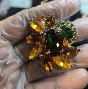 Julianna vintage rhinestone brooch mint condition no returns as is